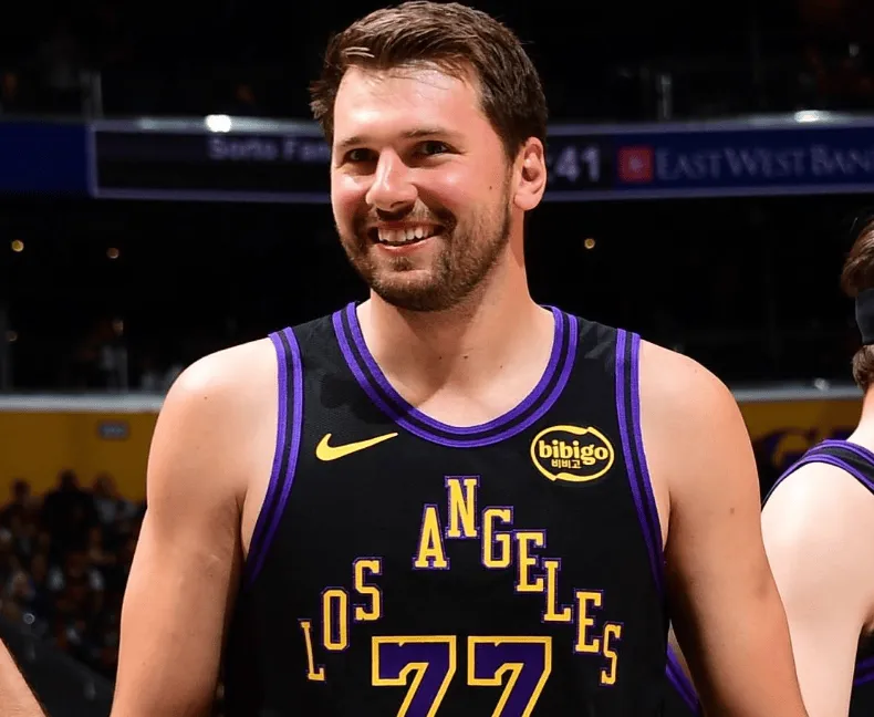 澳客官方网-历史上单月份进80+三分仅3人：库里3次、哈登1次、东契奇1次